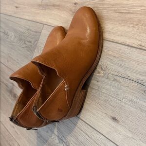 Women’s Frye Carson Leather Zip Shooties!